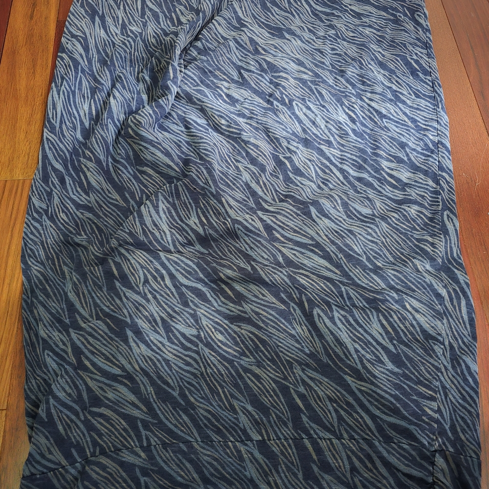 Elegant Black and Gray Patterned Skirt